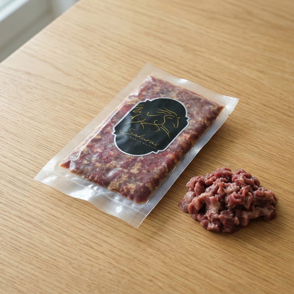 犬用馬赤身ミンチとパッケージの商品イメージ